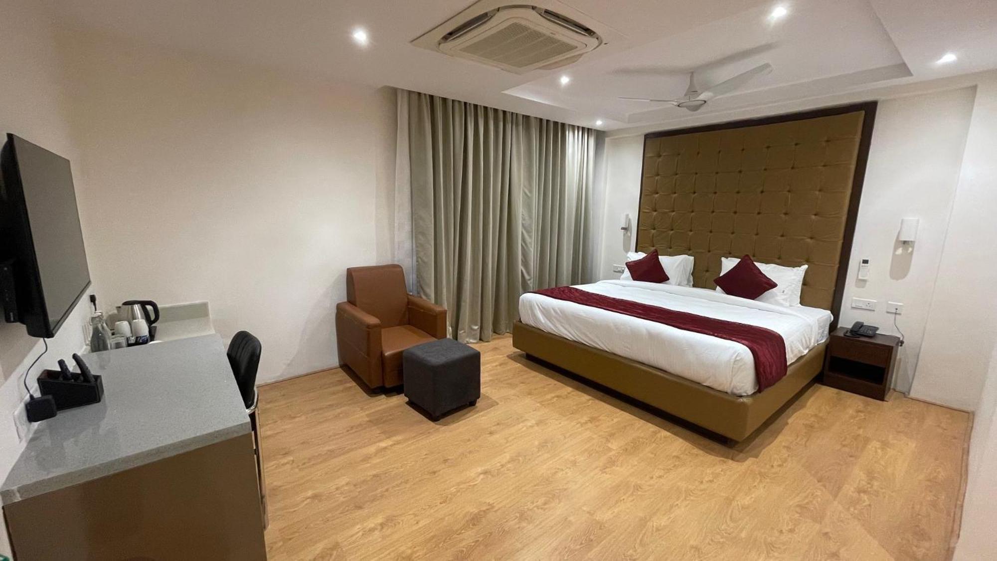 Hotel Silver Cle Hyderabad Exteriör bild