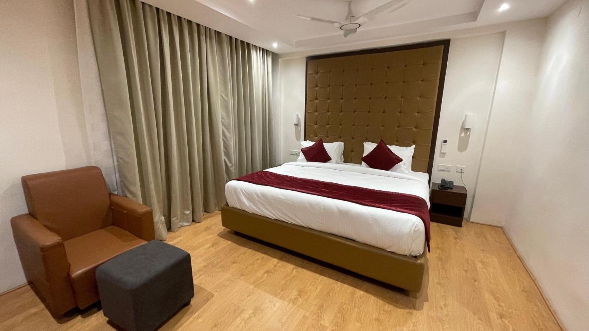 Hotel Silver Cle Hyderabad Exteriör bild