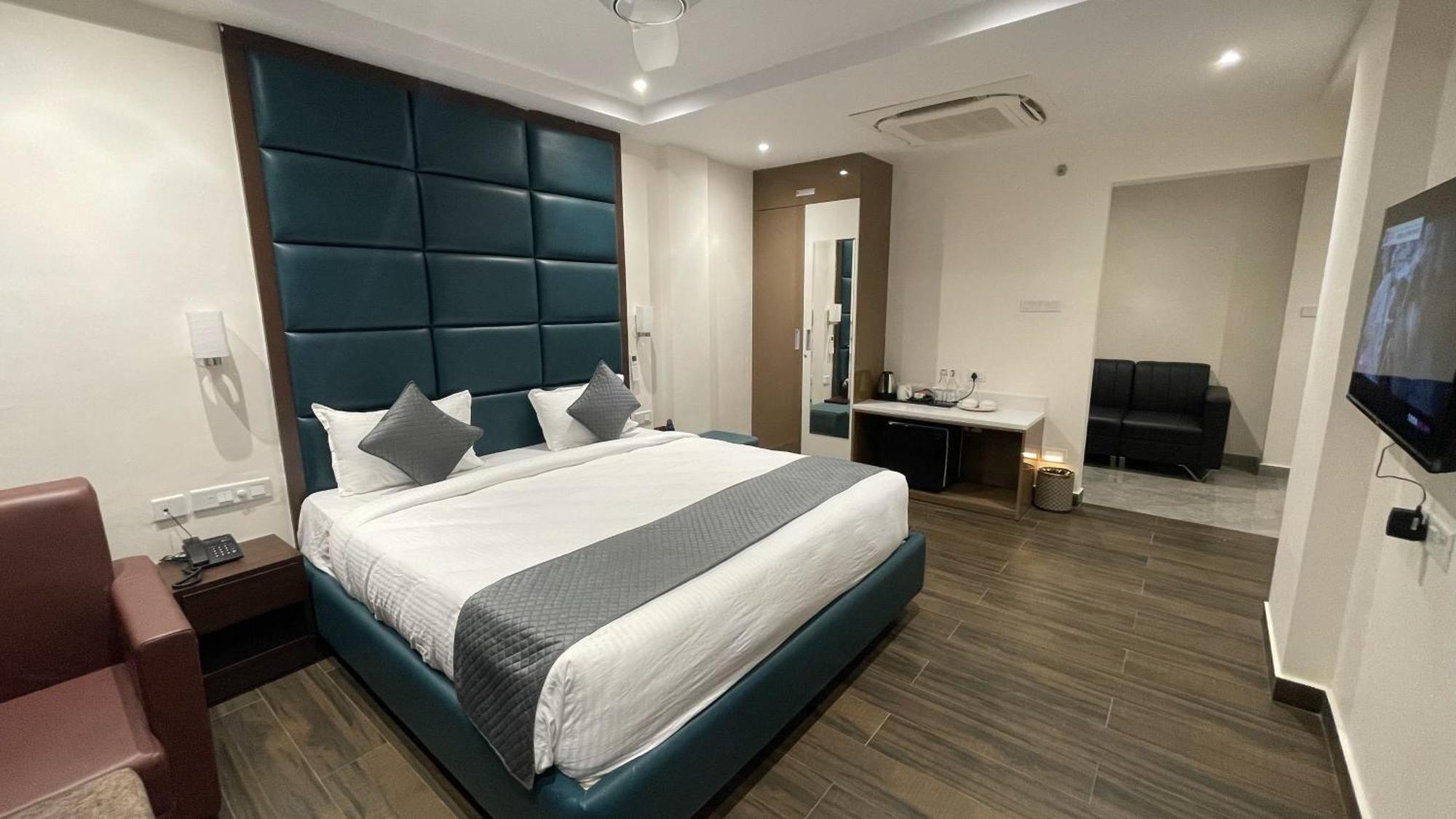Hotel Silver Cle Hyderabad Exteriör bild